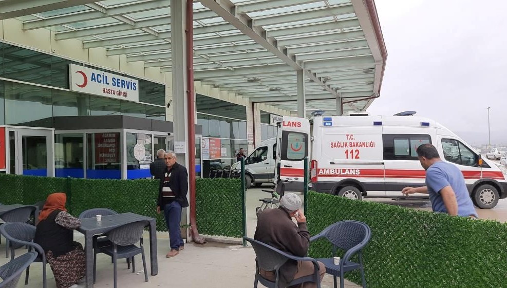 Tüfekle oynarken kendini vurdu