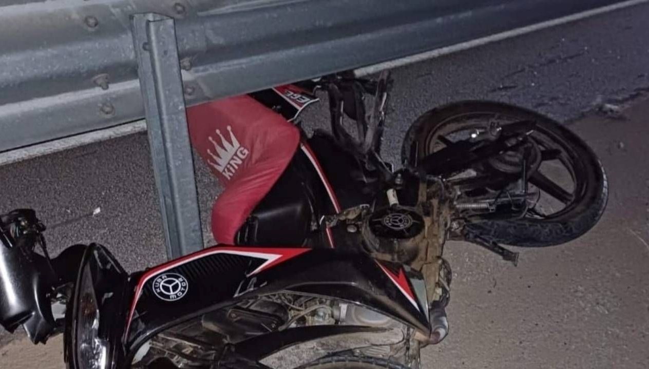 bariyere carpan motosikletin surucusu oldu 4ULyvcaf