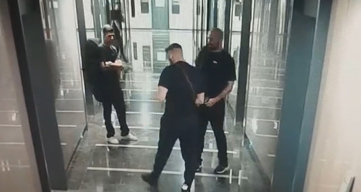 interpol tarafindan aranan kisi istanbulda gitar kilifinda kalasnikofla yakalandi kleiHVWa