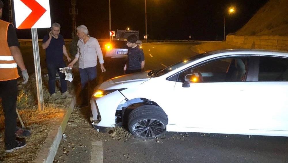 kontrolden cikti direge carparak durabildi qVBj3kza