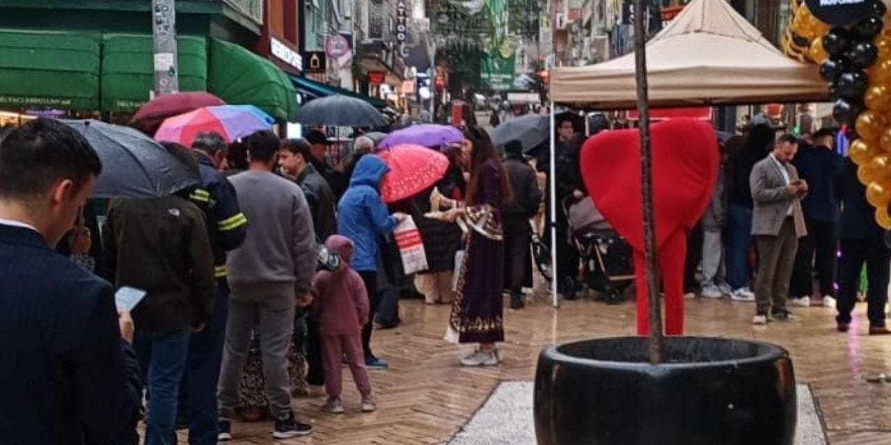 bu da bedava altin kuyrugu kuyumcunun kampanyasi izdiham yaratti OCCzDgKX