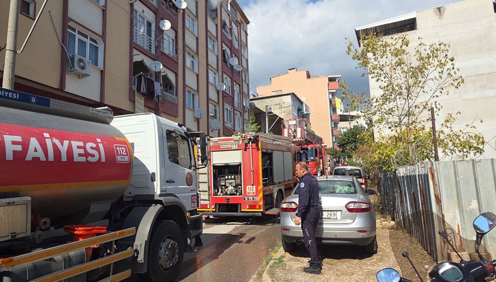 bursada bes katli apartmanda yangin F8eD4yX4