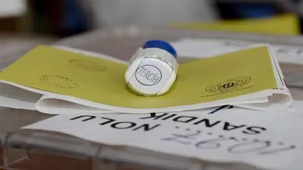 carpici secim anketi sonucu chp birinci dem parti mhpyi gecti nchdjQH7.jpg