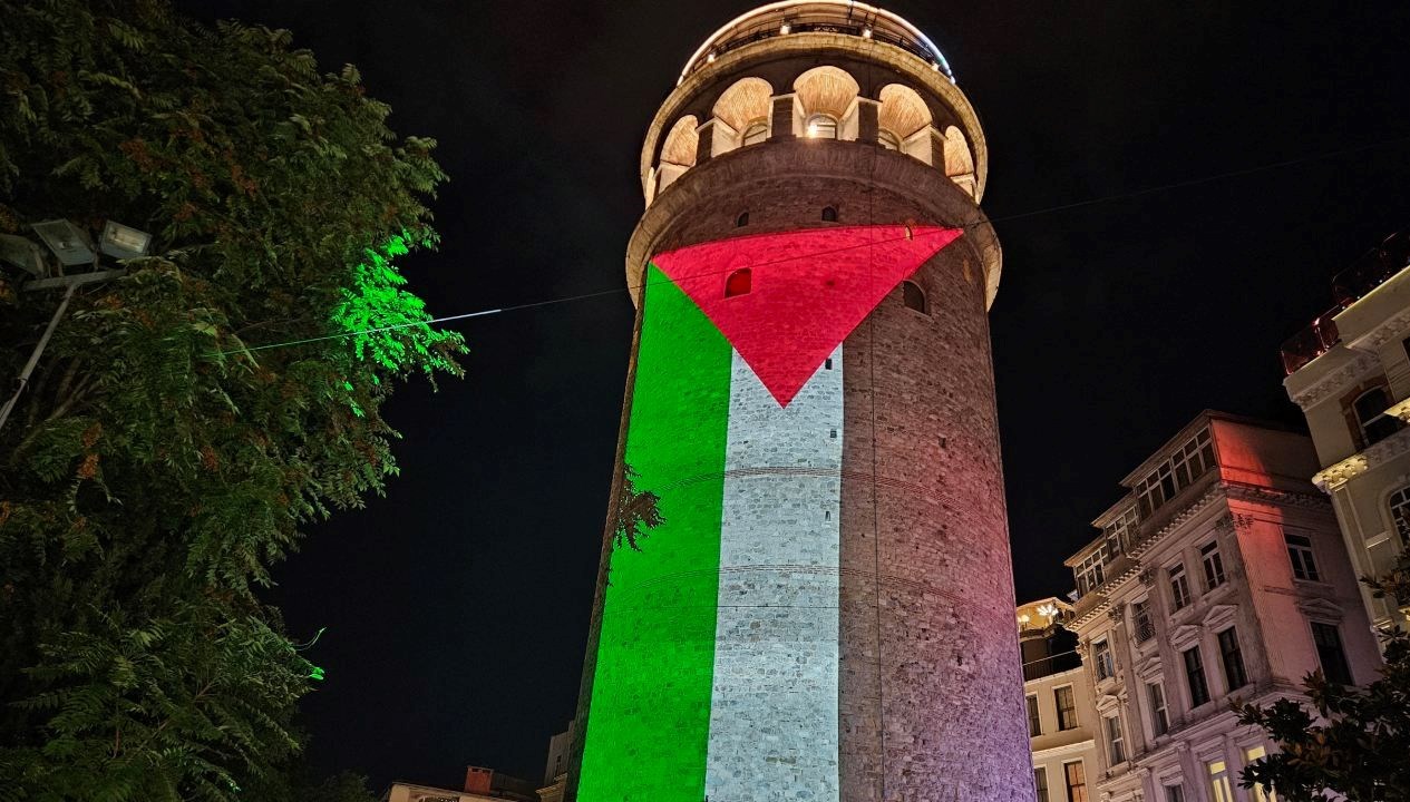 filistin bayragi galata kulesine yansitildi NmteexTY