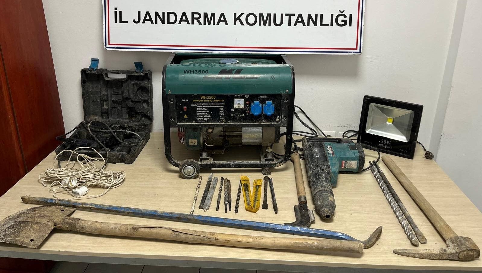 karabukte 4 kisi kacak kazi yaparken yakalandi wnXSyTFM.jpg