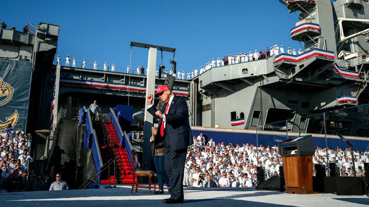 trump abd donanmasinin kurulusunun 250nci yil donumu torenine katildi d8Idav26