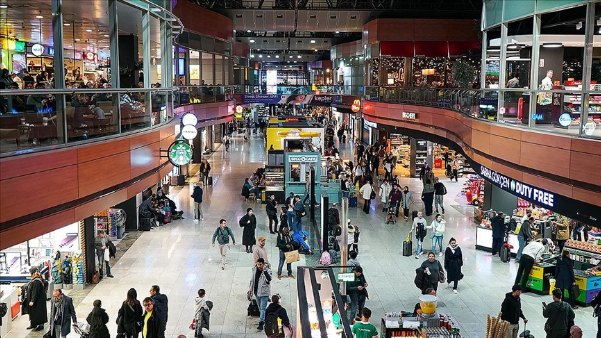 abdulkadir uraloglu havalimanlarinda 10 ayda 211 milyon yolcuya hizmet verildi mB2BRW2I.jpg