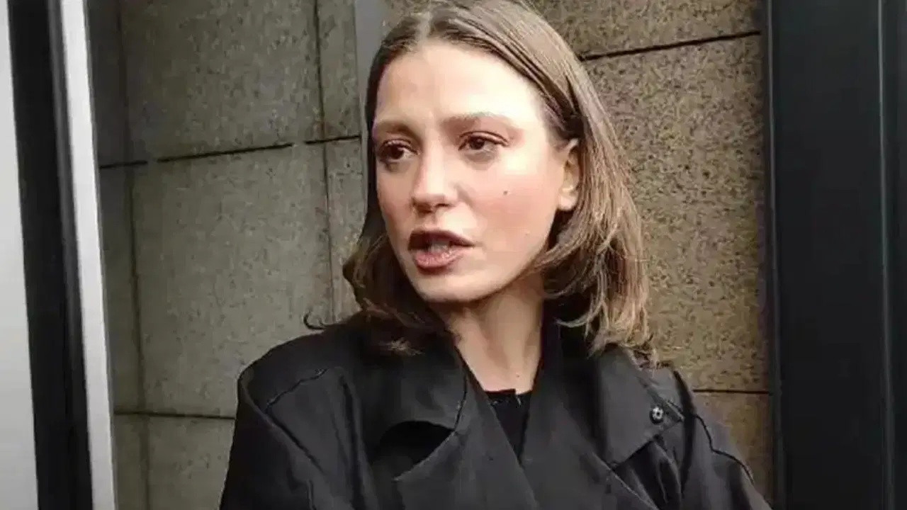Serenay Sarıkaya’dan Yurt Dışındayken Gelen Açıklama: “En Kısa Sürede Ülkeye Döneceğim”