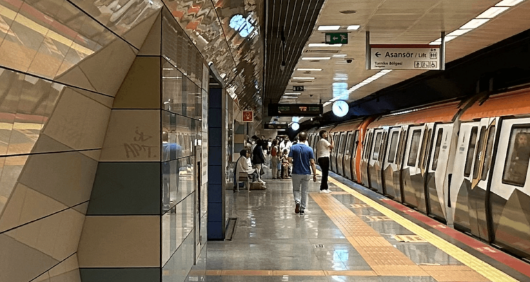 kadikoy-sabiha-gokcen-havalimani-metro-hattinda-ariza-WuulHZUJ