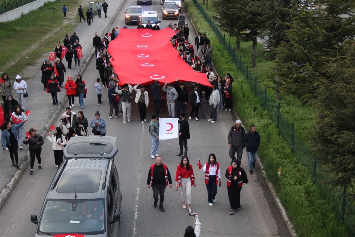 Zara’da Gençlik Haftası İçin Bayrak Yürüyüşü Düzenlendi