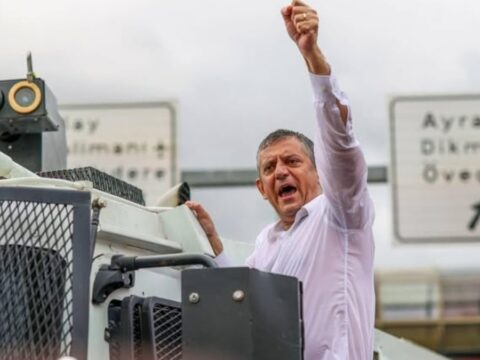 Ozgur ozelin yeni partisi icin 90i askin vekil imza verdi K23vEfdT